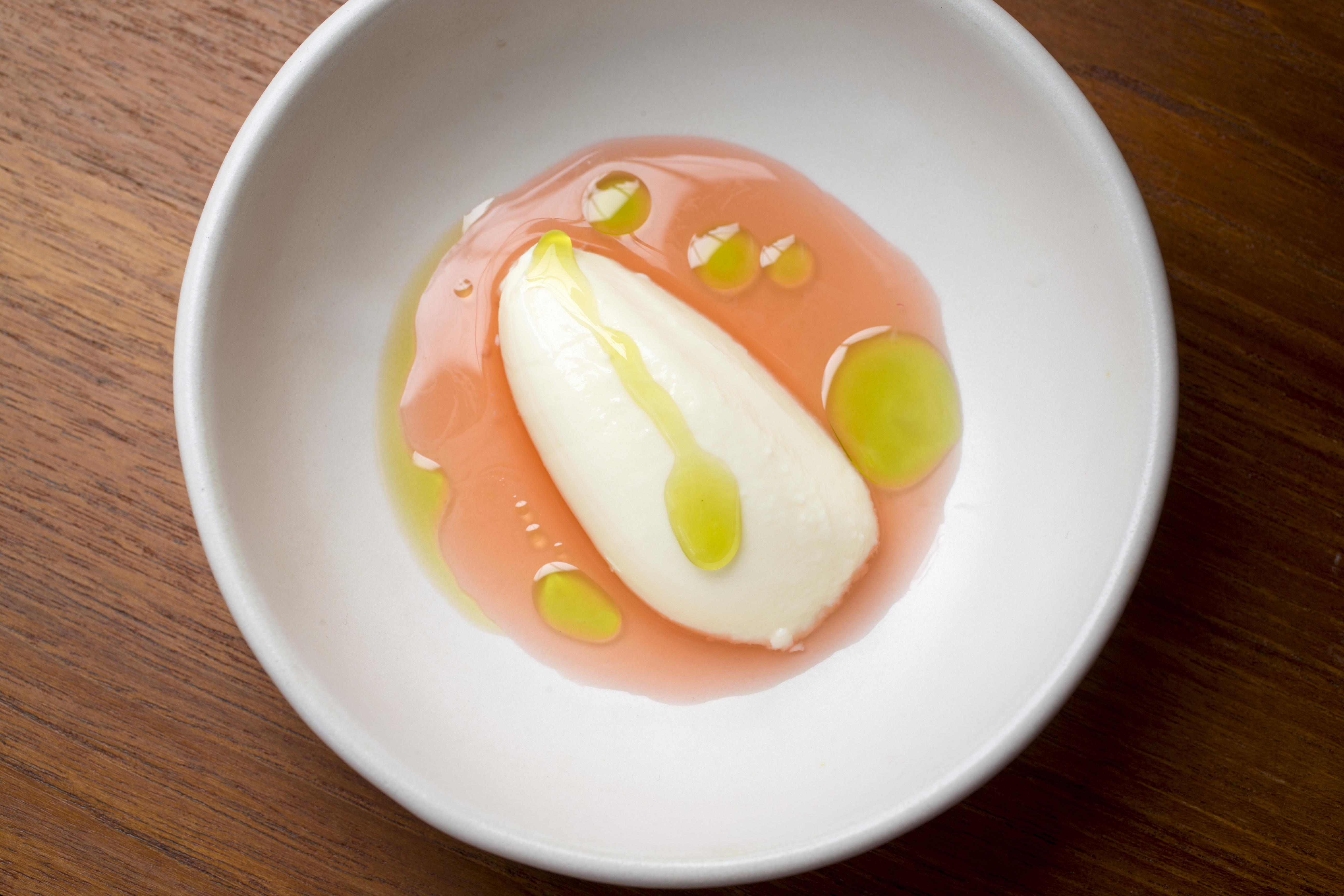 Set buttermilk%2C strawberry and eucalyptus ©Matthew Turner